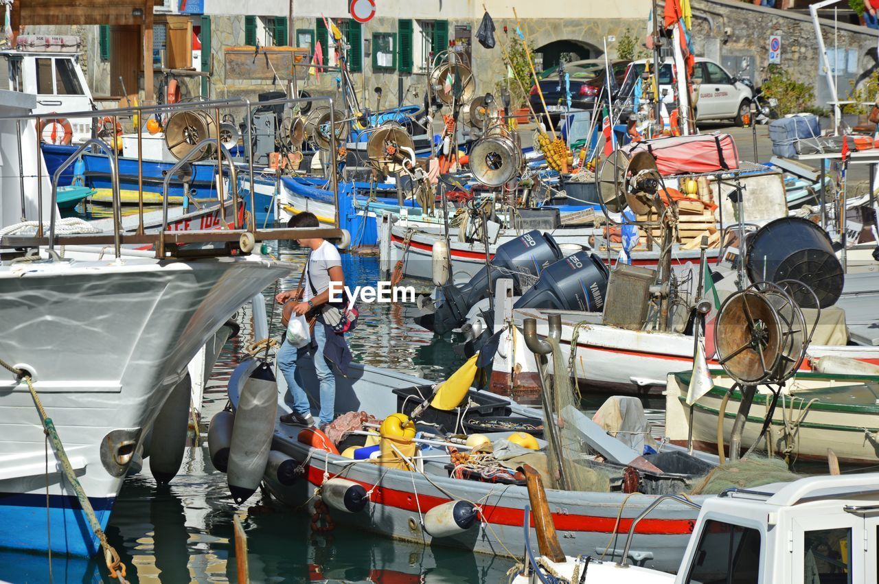 VIEW OF SHOPPING CART IN ROW