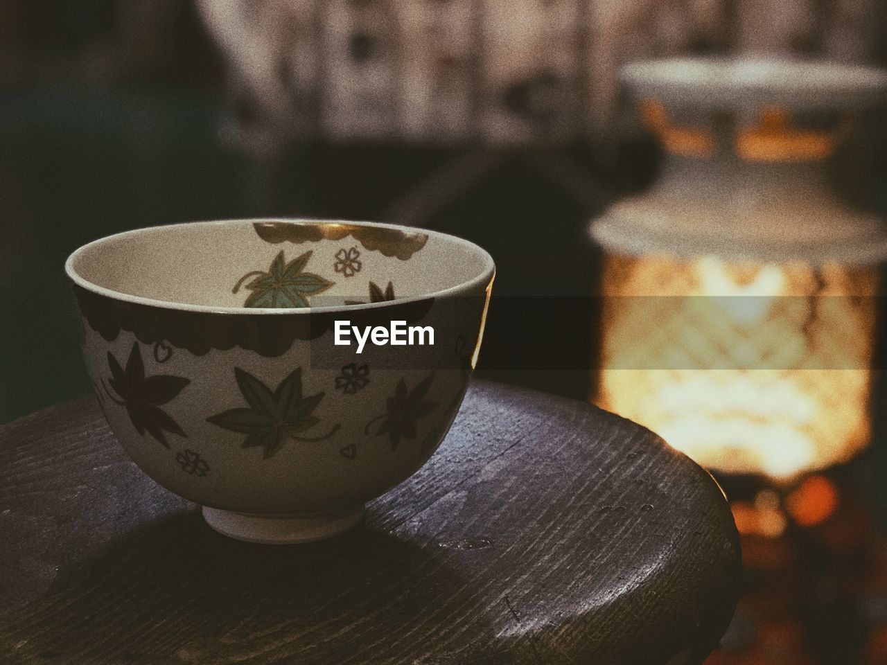 CLOSE-UP OF TEA ON TABLE