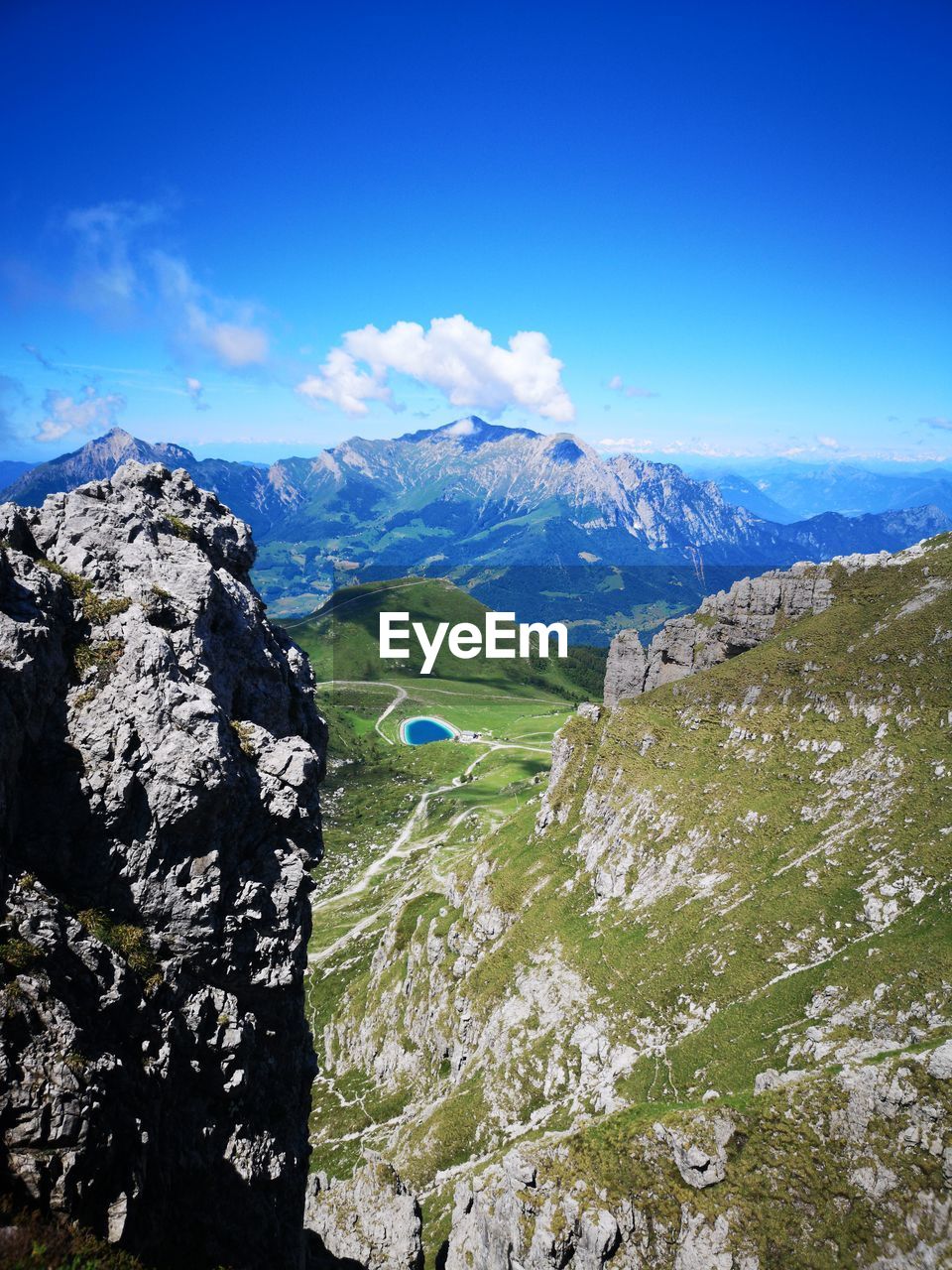 SCENIC VIEW OF MOUNTAIN RANGE AGAINST BLUE SKY