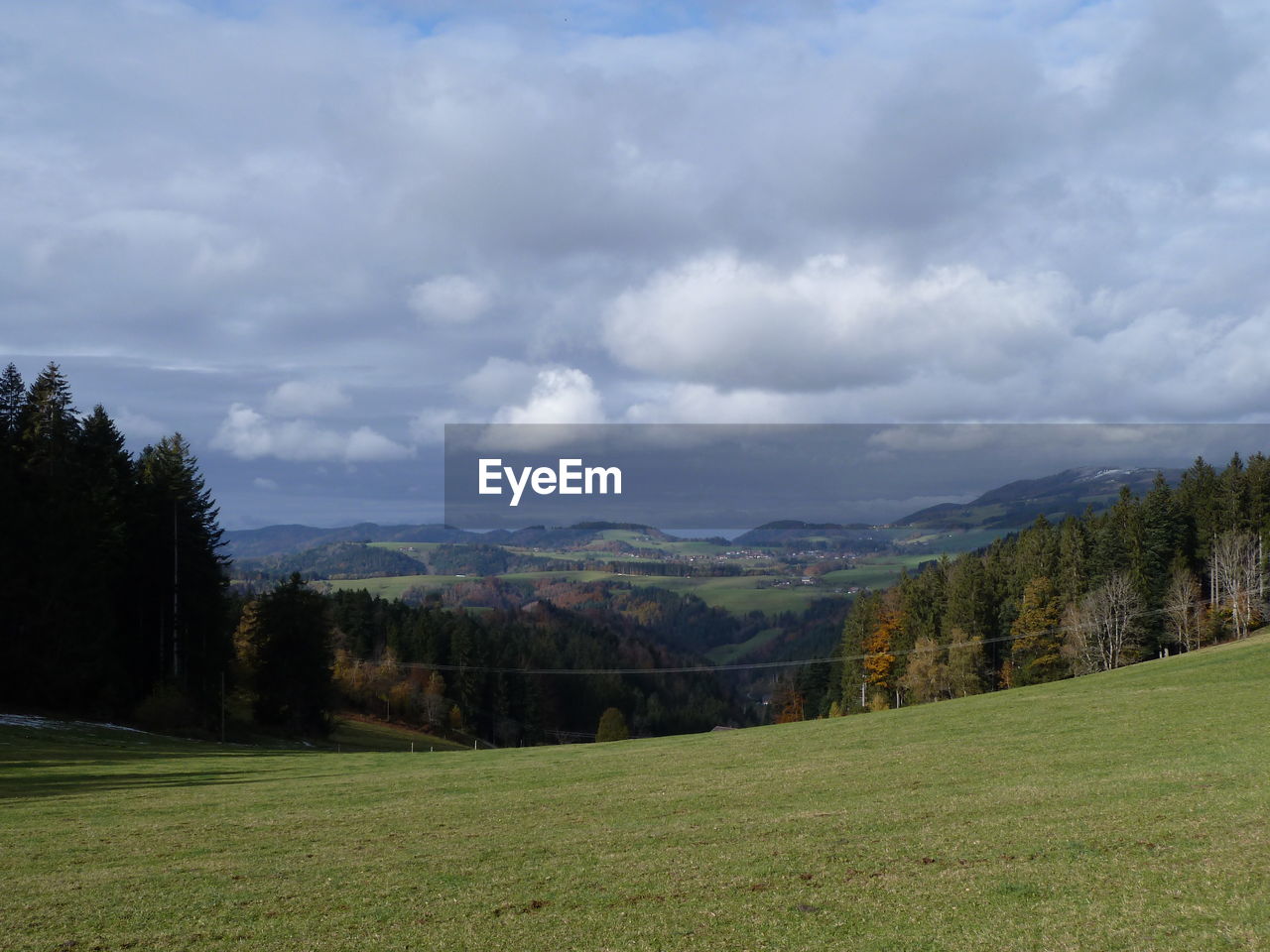 SCENIC VIEW OF FIELD AGAINST CLOUDY SKY