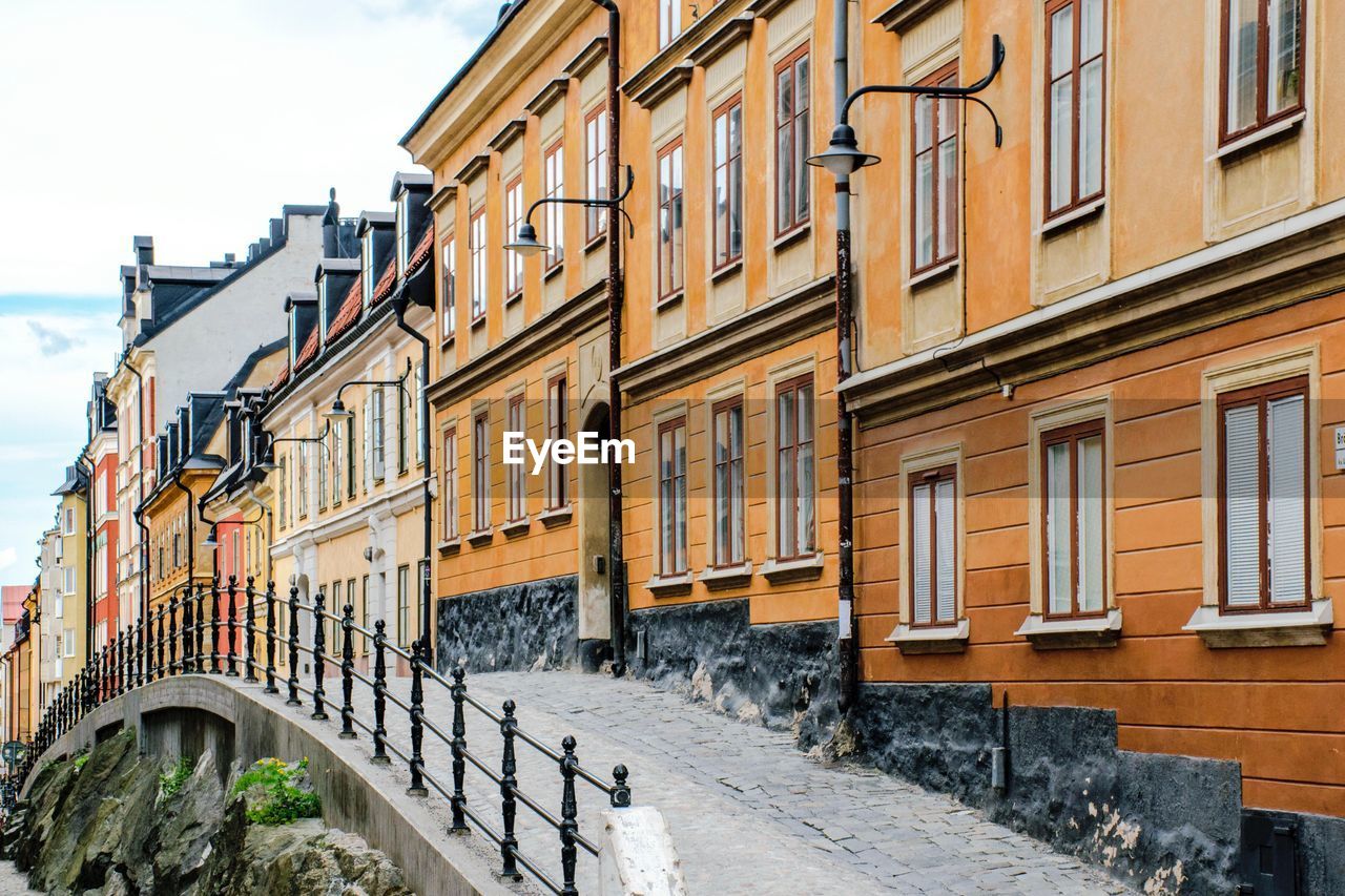 STREET BY BUILDINGS IN CITY