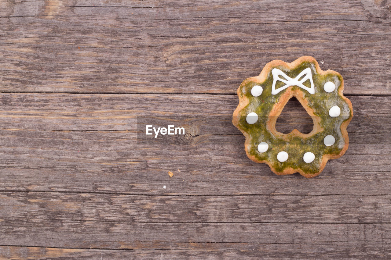 Directly above shot of gingerbread cookies on table