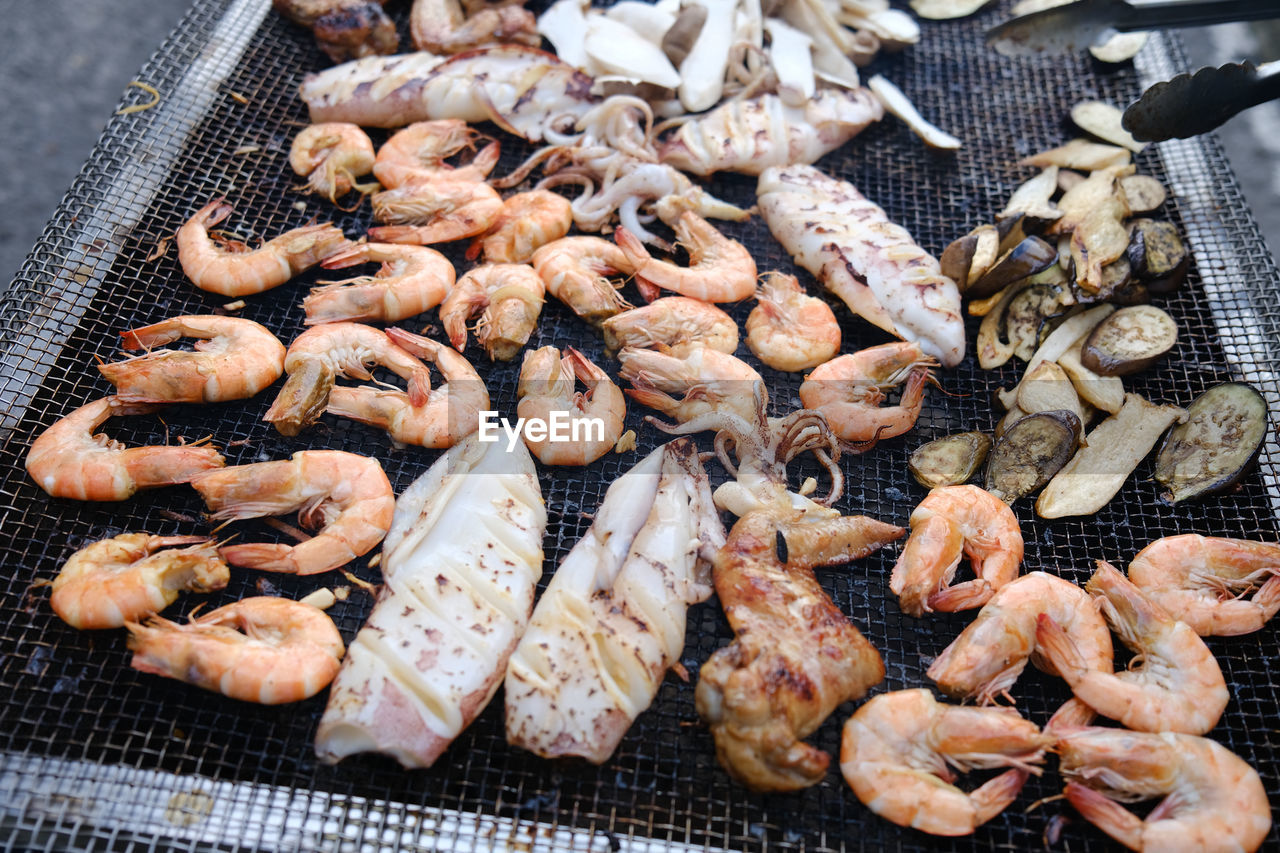 food, food and drink, freshness, no people, seafood, large group of objects, high angle view, healthy eating, wellbeing, still life, abundance, grilling, dish, animal, close-up, cuisine, barbecue, grid, barbecue grill