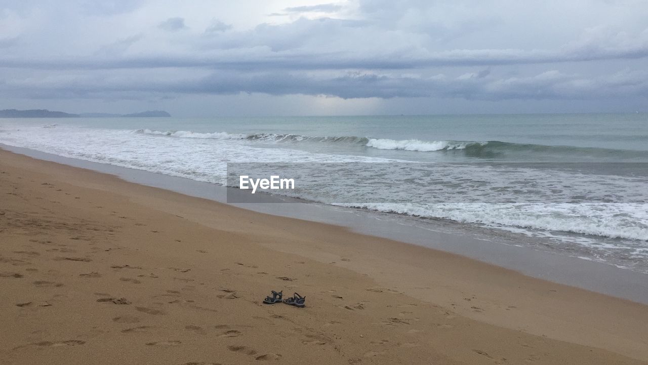 SCENIC VIEW OF BEACH BY SEA AGAINST SKY