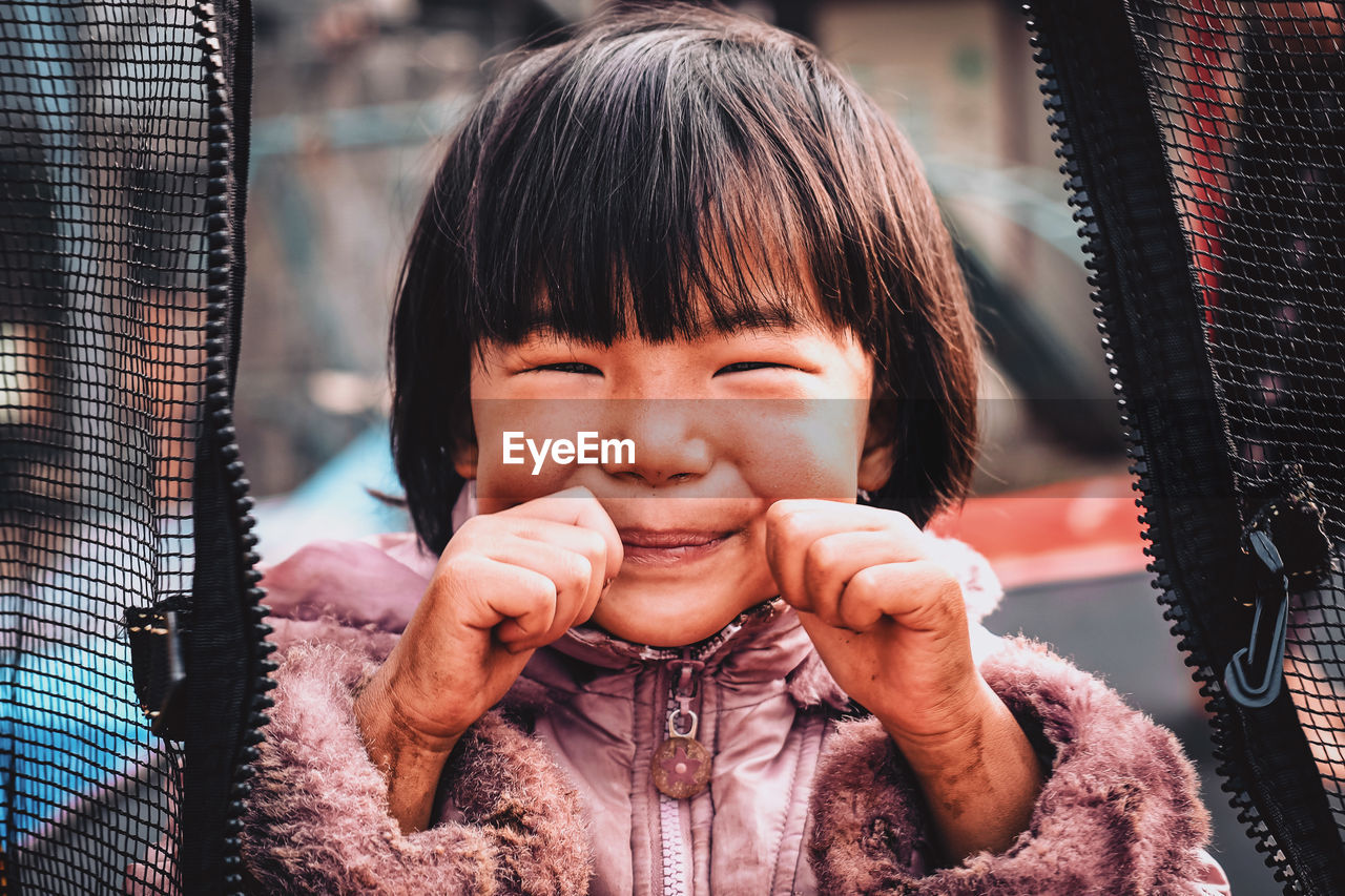 CLOSE-UP PORTRAIT OF GIRL