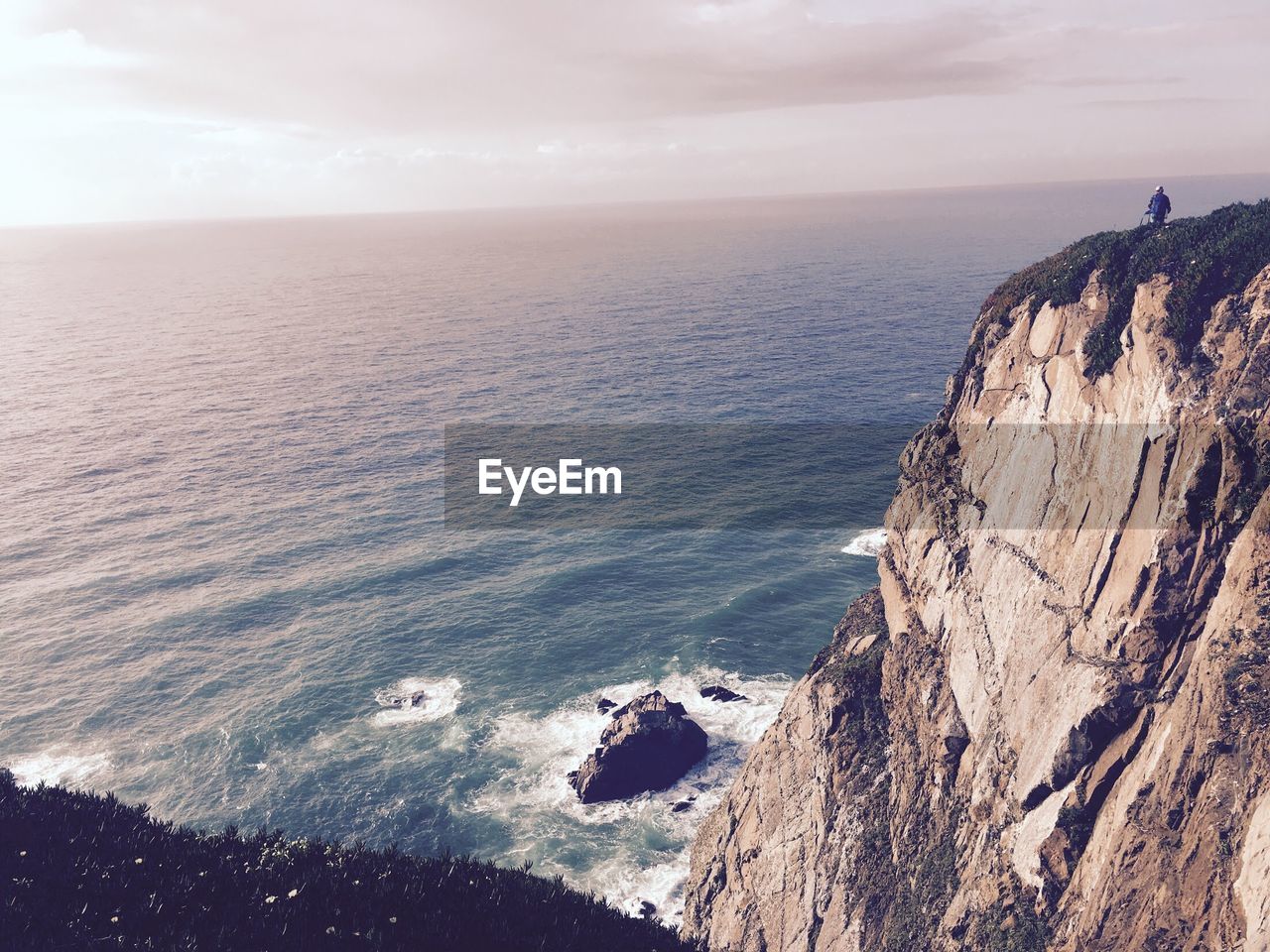 SCENIC VIEW OF SEA AND ROCKS