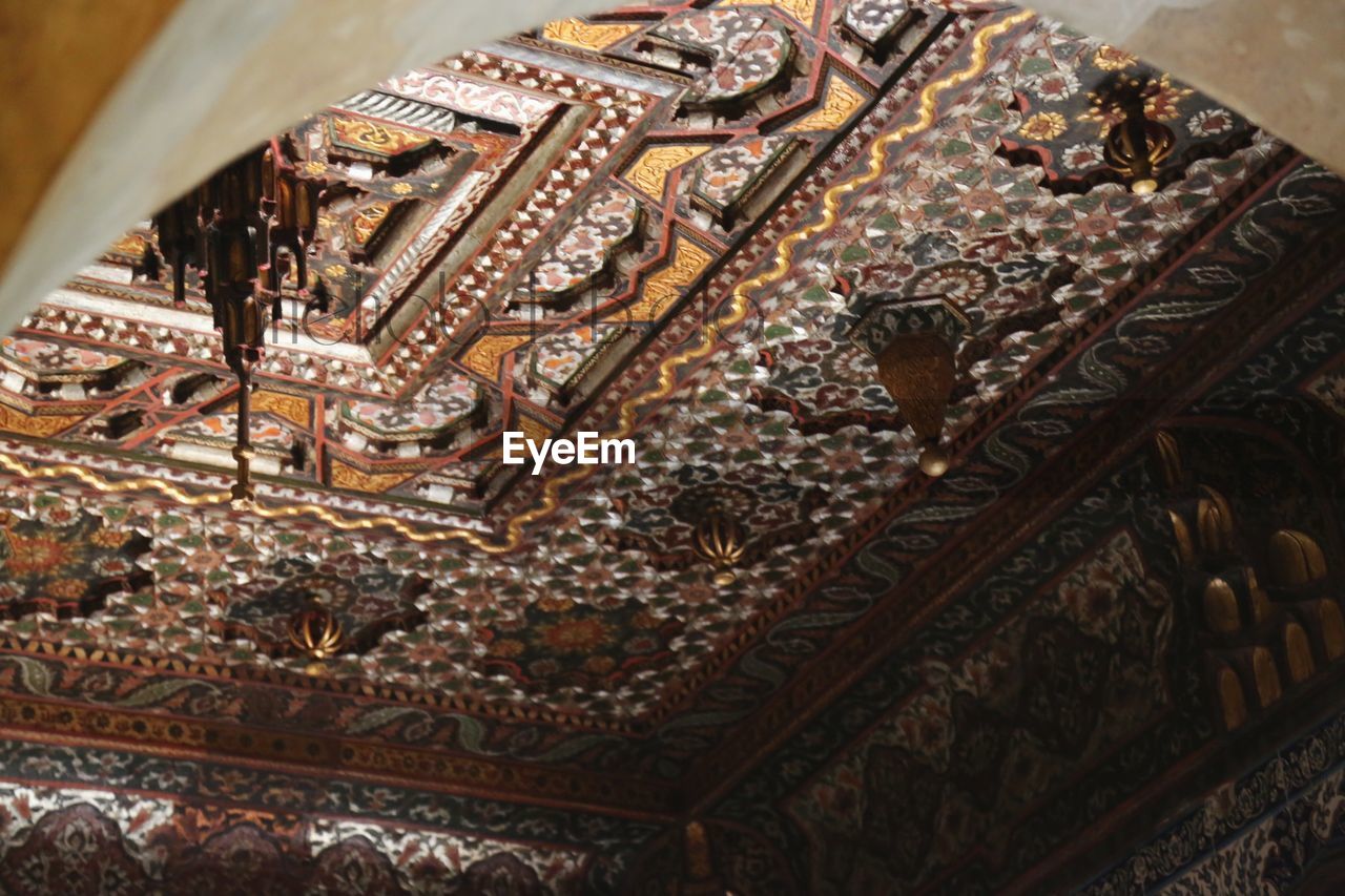 LOW ANGLE VIEW OF ORNATE CEILING