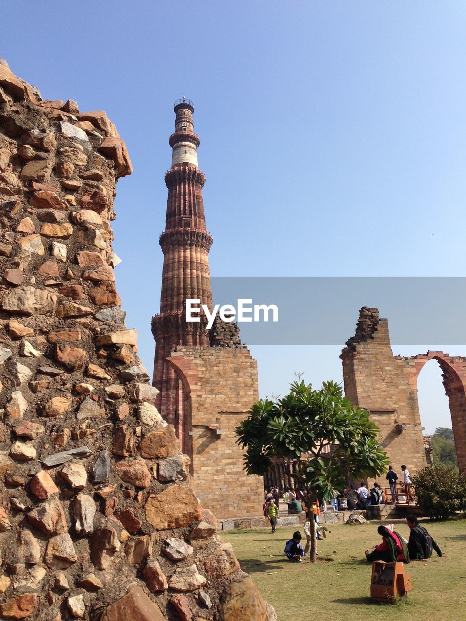 LOW ANGLE VIEW OF OLD RUINS AGAINST SKY