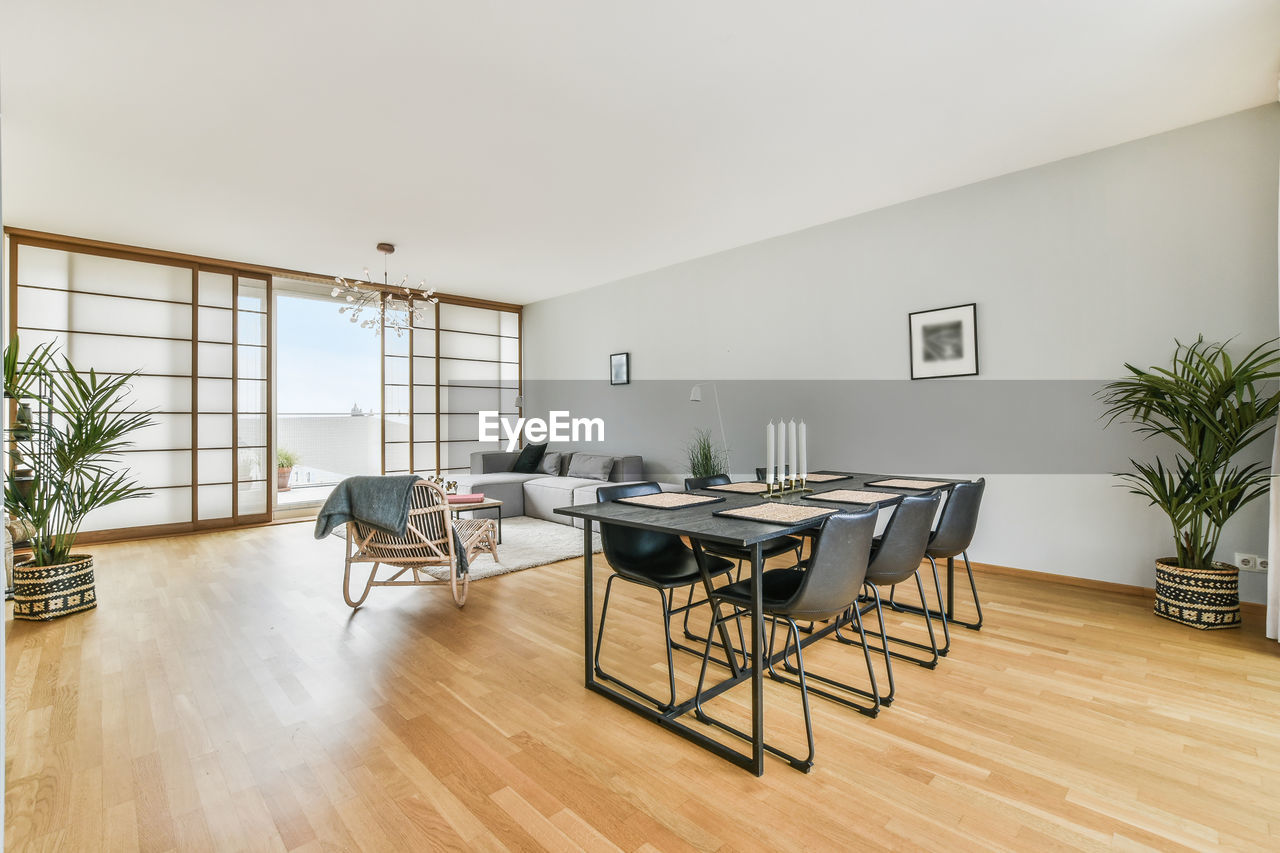 EMPTY CHAIRS AND TABLE IN ROOM