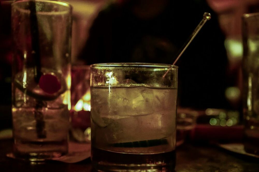 CLOSE-UP OF WINE GLASS ON TABLE