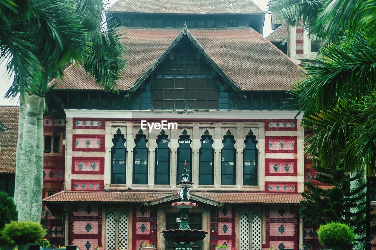 VIEW OF BUILDING EXTERIOR