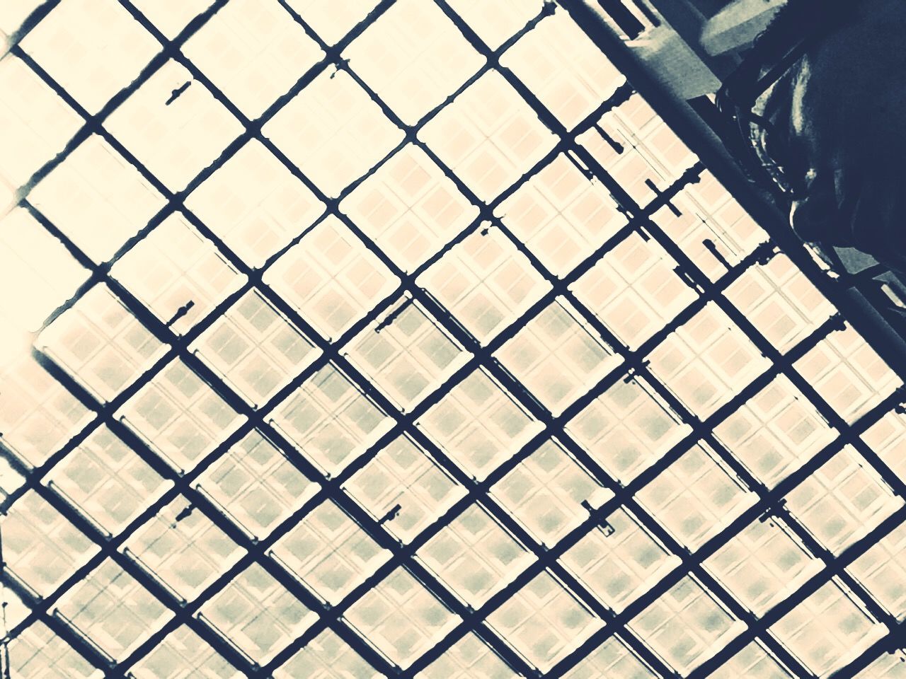 FULL FRAME SHOT OF GLASS