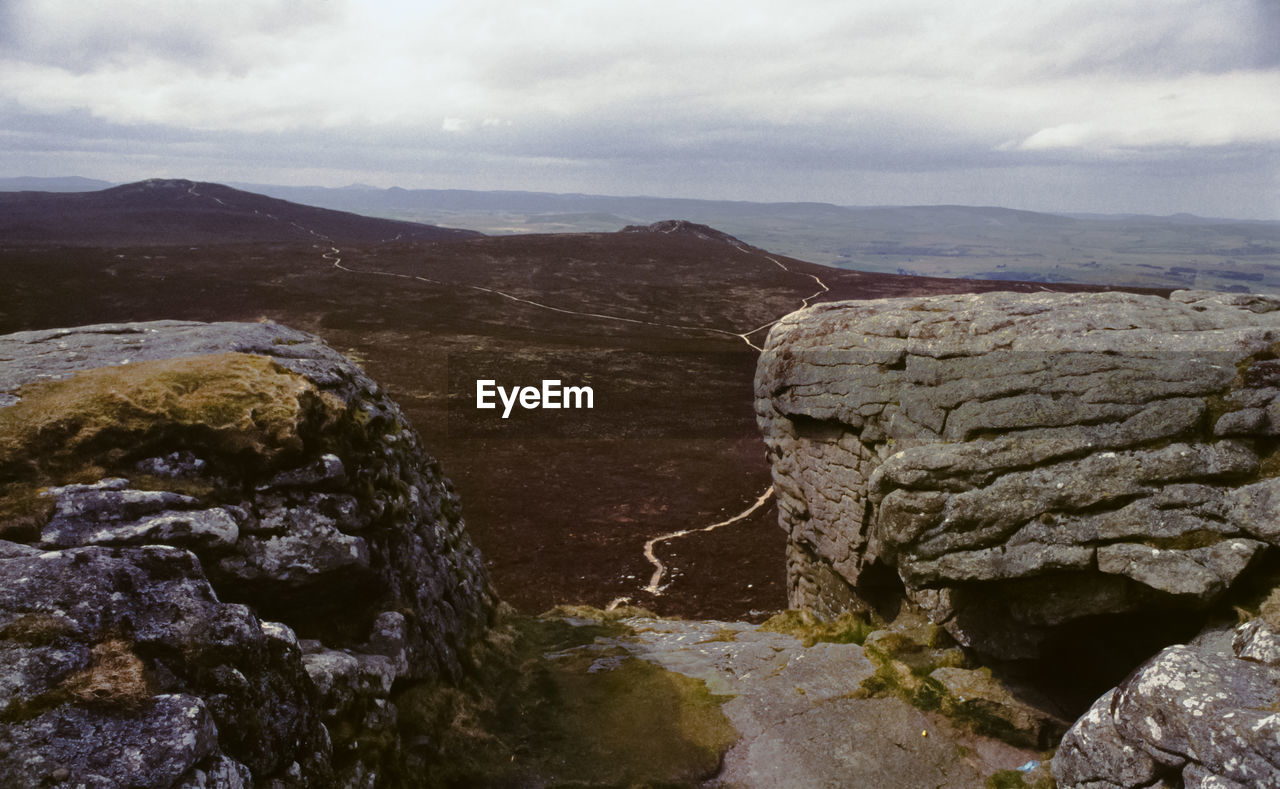 SCENIC VIEW OF ROCK FORMATIONS AGAINST SKY