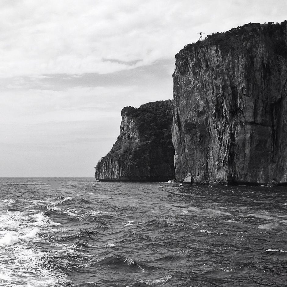 SCENIC VIEW OF SEA AND ROCKS