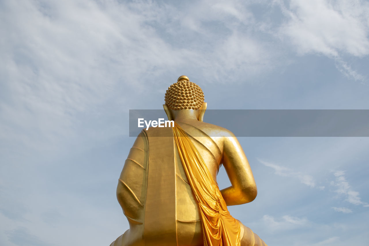 LOW ANGLE VIEW OF STATUE AGAINST SKY AT TEMPLE