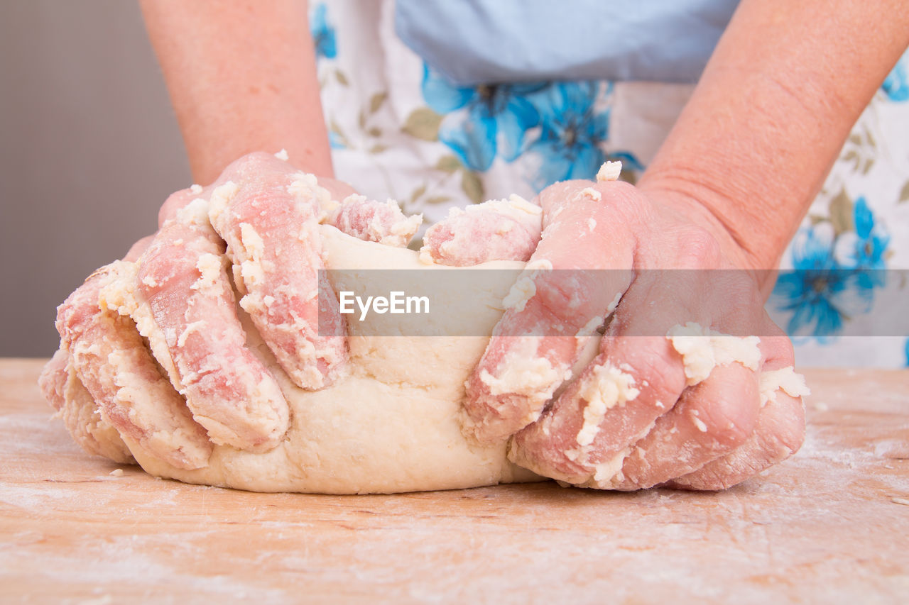 CLOSE-UP OF WOMAN PREPARING MEAT