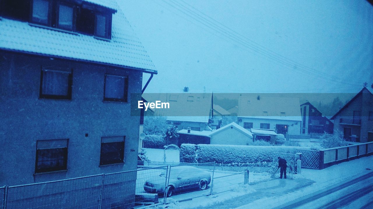 VIEW OF BUILDINGS IN CITY