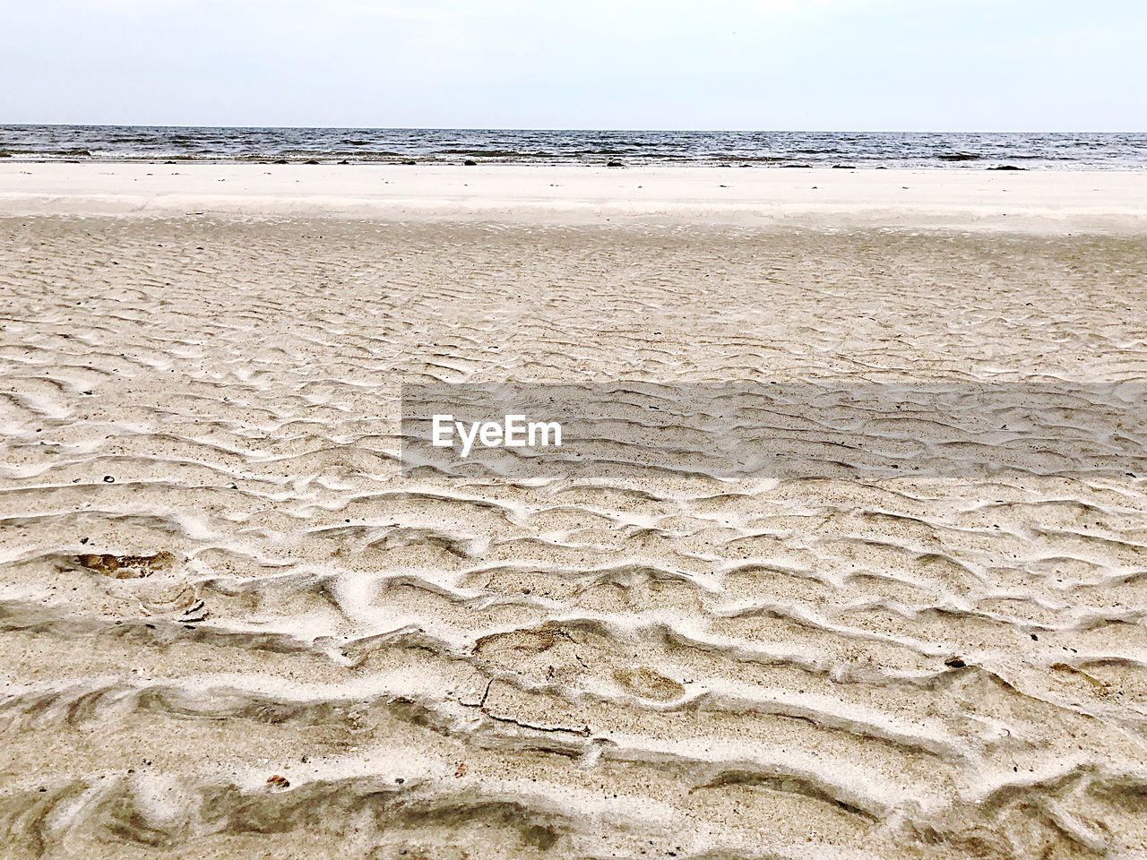 SCENIC VIEW OF SANDY BEACH AGAINST SKY