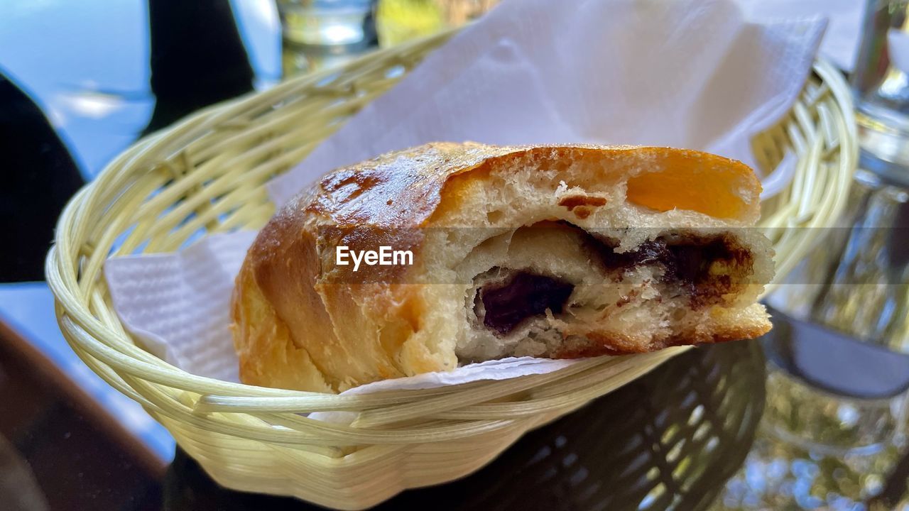 CLOSE-UP OF ICE CREAM IN BASKET