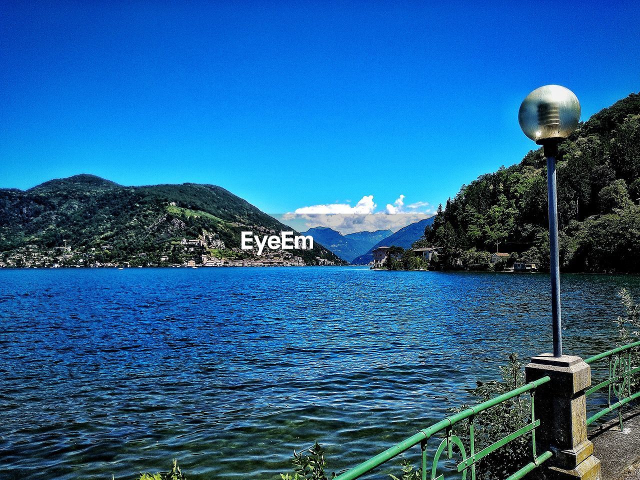 SCENIC VIEW OF SEA BY MOUNTAIN AGAINST CLEAR BLUE SKY