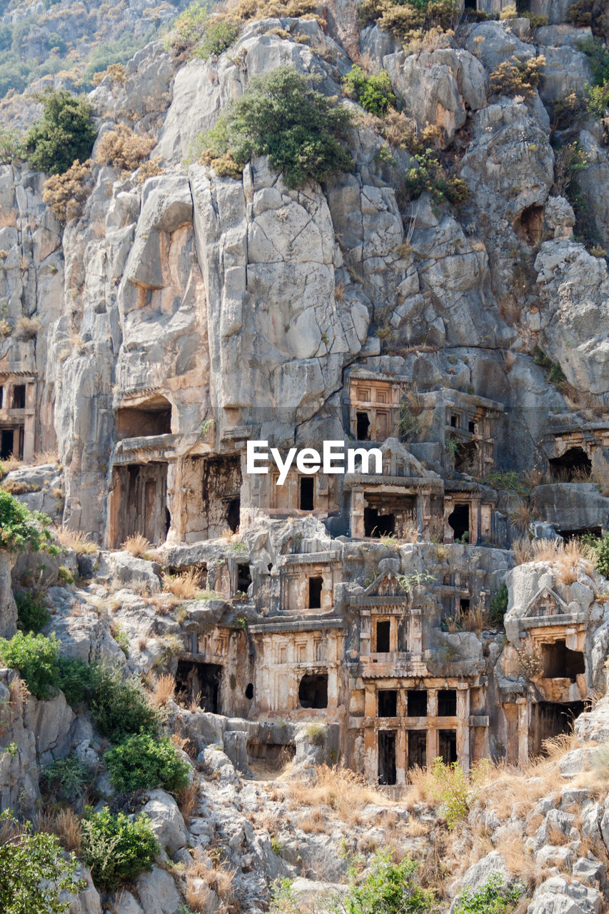 VIEW OF OLD RUINS IN A CLIFF