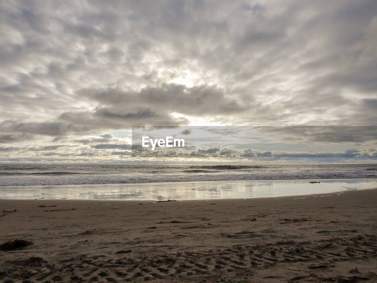 SCENIC VIEW OF BEACH AND SEA AGAINST SKY