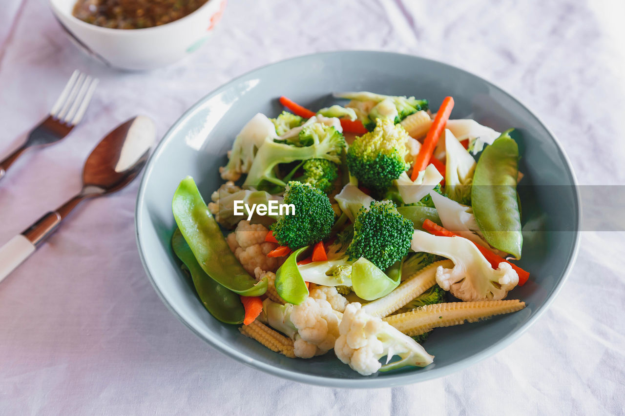 Mixed vegetables in a bowl of healthy mixed vegetables