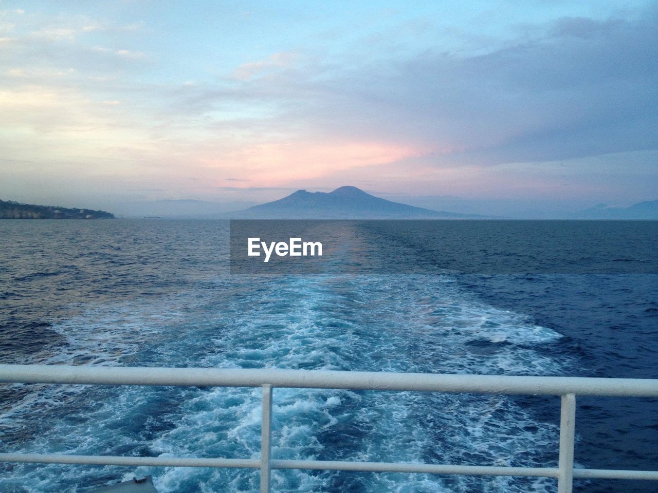 SCENIC VIEW OF SEASCAPE AGAINST SKY