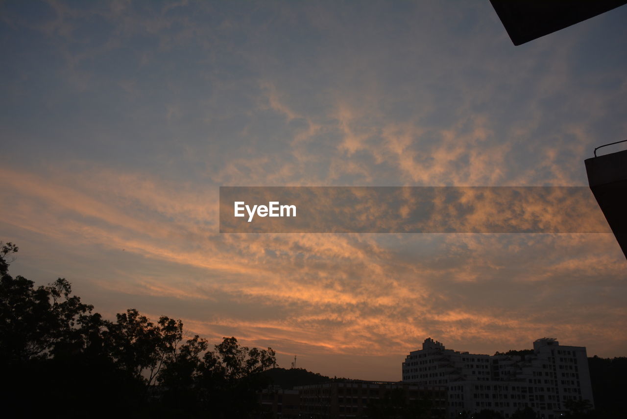 SILHOUETTE BUILDINGS AGAINST SKY DURING SUNSET