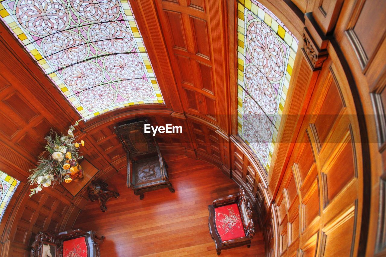 LOW ANGLE VIEW OF CEILING OF HOUSE