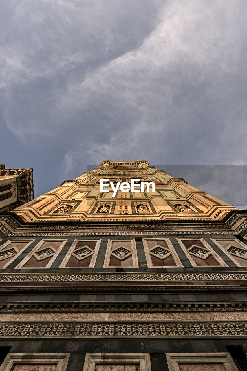 LOW ANGLE VIEW OF A BUILDING AGAINST SKY