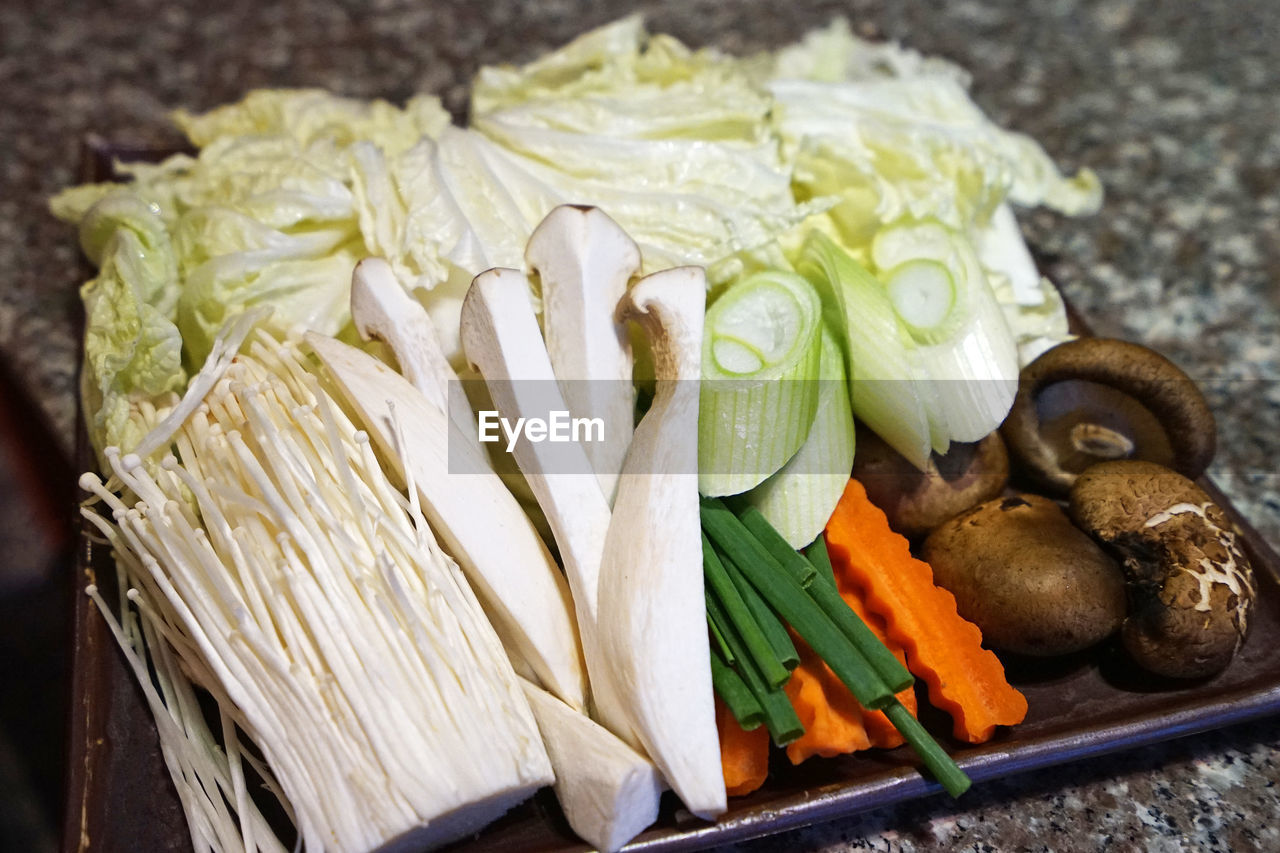 HIGH ANGLE VIEW OF FRESH VEGETABLES IN A TRAY