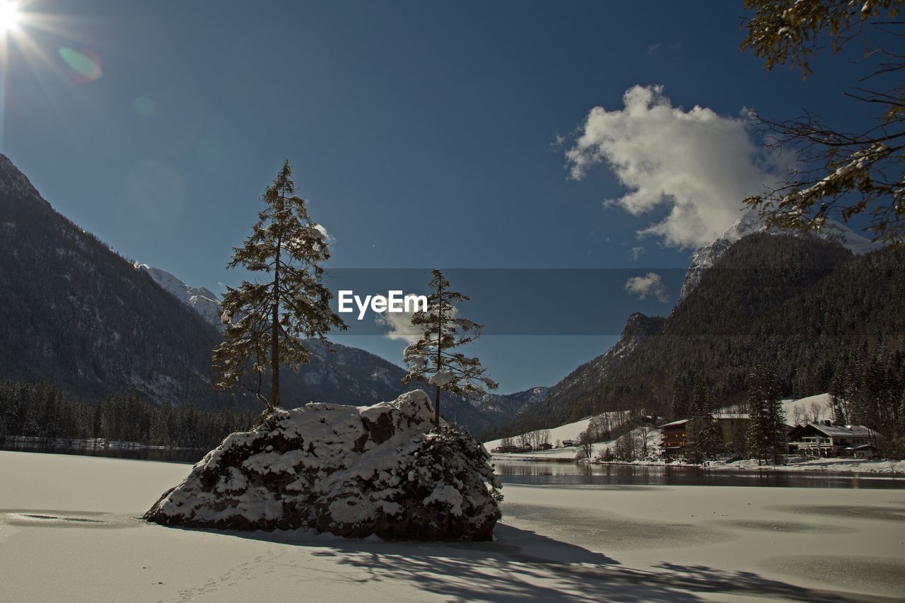 SCENIC VIEW OF SNOWCAPPED MOUNTAIN AGAINST SKY