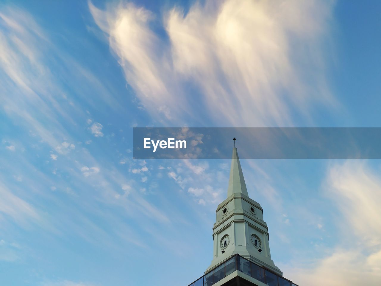 LOW ANGLE VIEW OF CLOCK TOWER AGAINST SKY