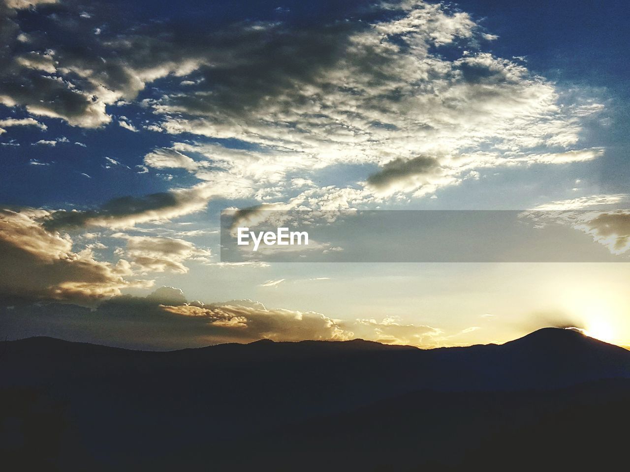 SCENIC VIEW OF LANDSCAPE AGAINST SKY DURING SUNSET