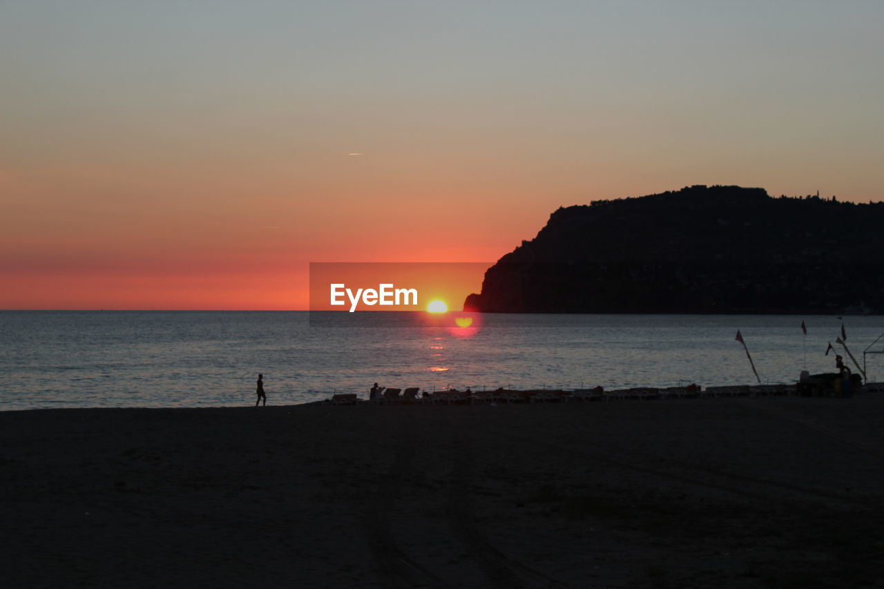 SCENIC VIEW OF SEA AT SUNSET