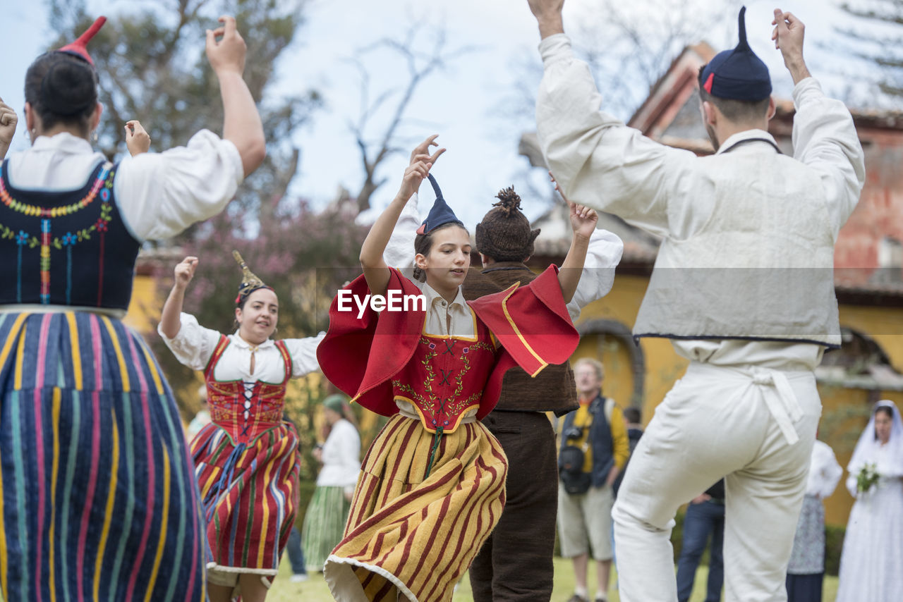 GROUP OF PEOPLE IN TRADITIONAL FESTIVAL