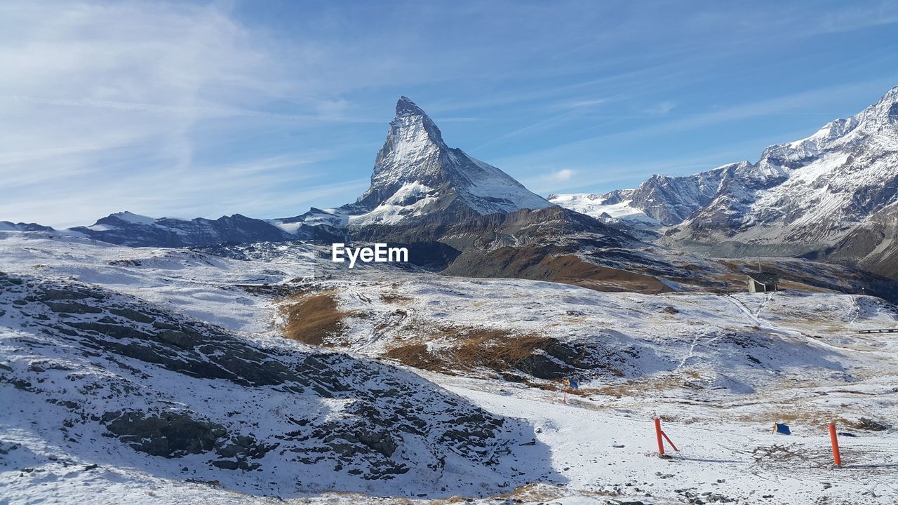 SNOWCAPPED MOUNTAIN AGAINST SKY