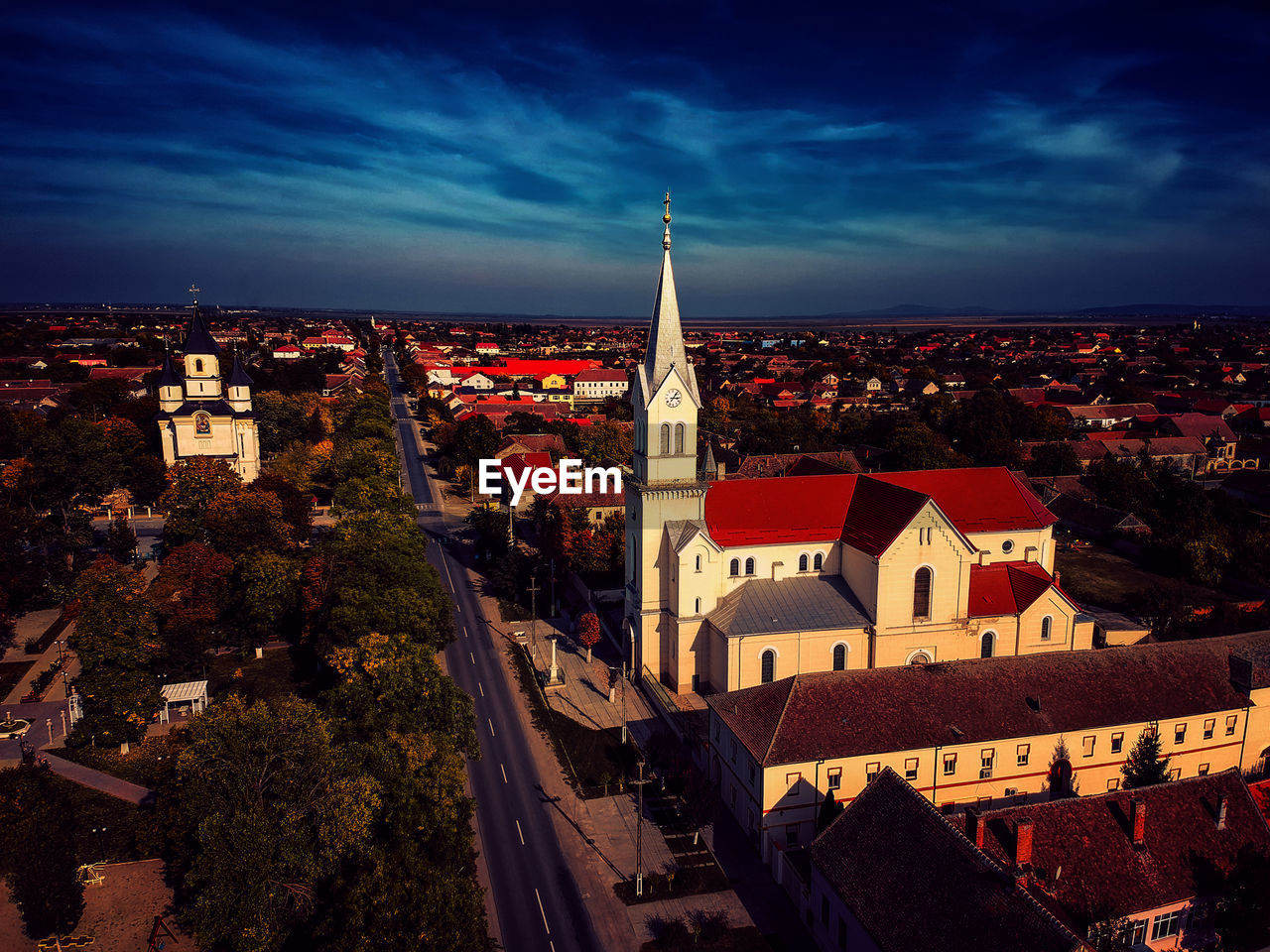 HIGH ANGLE VIEW OF ILLUMINATED CITY AGAINST SKY