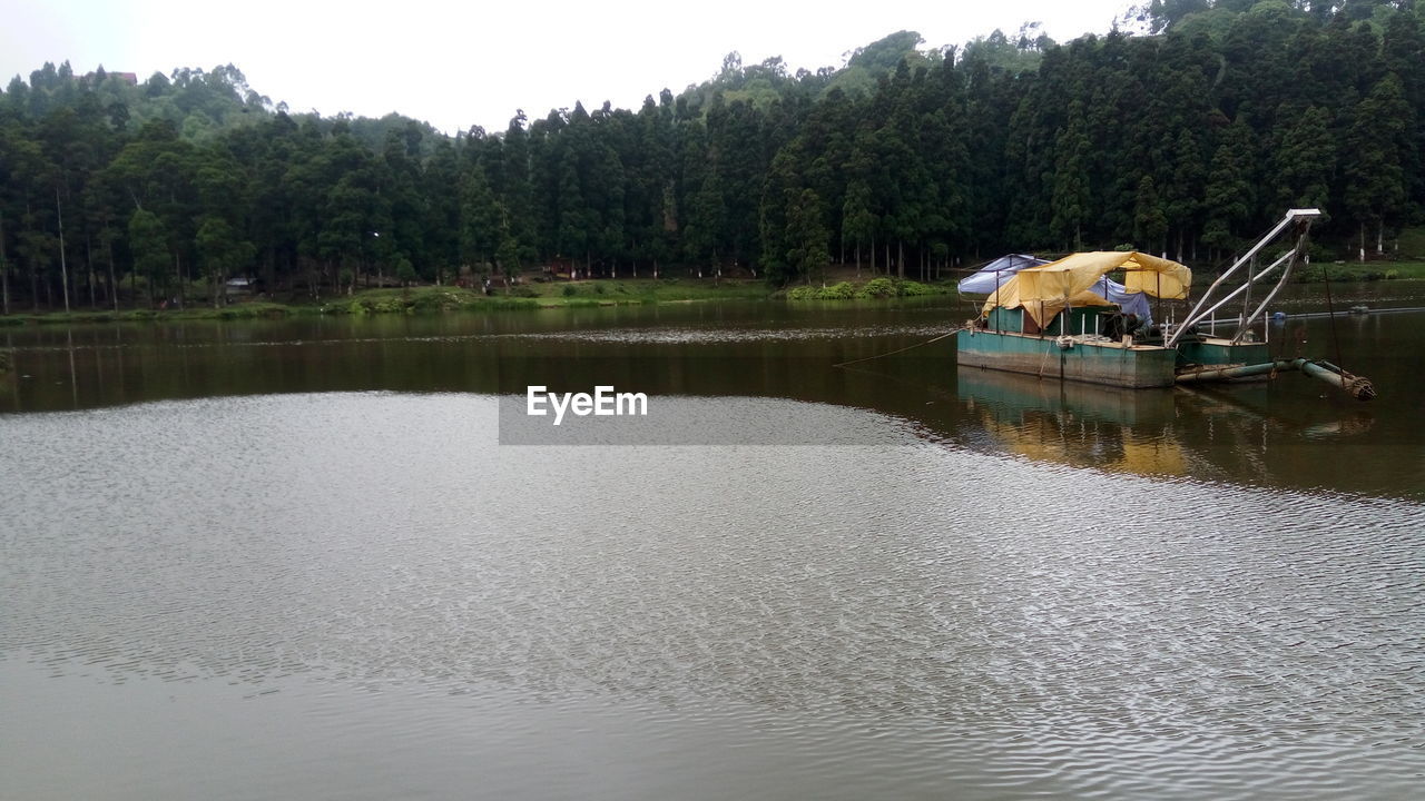 Floating platform in lake