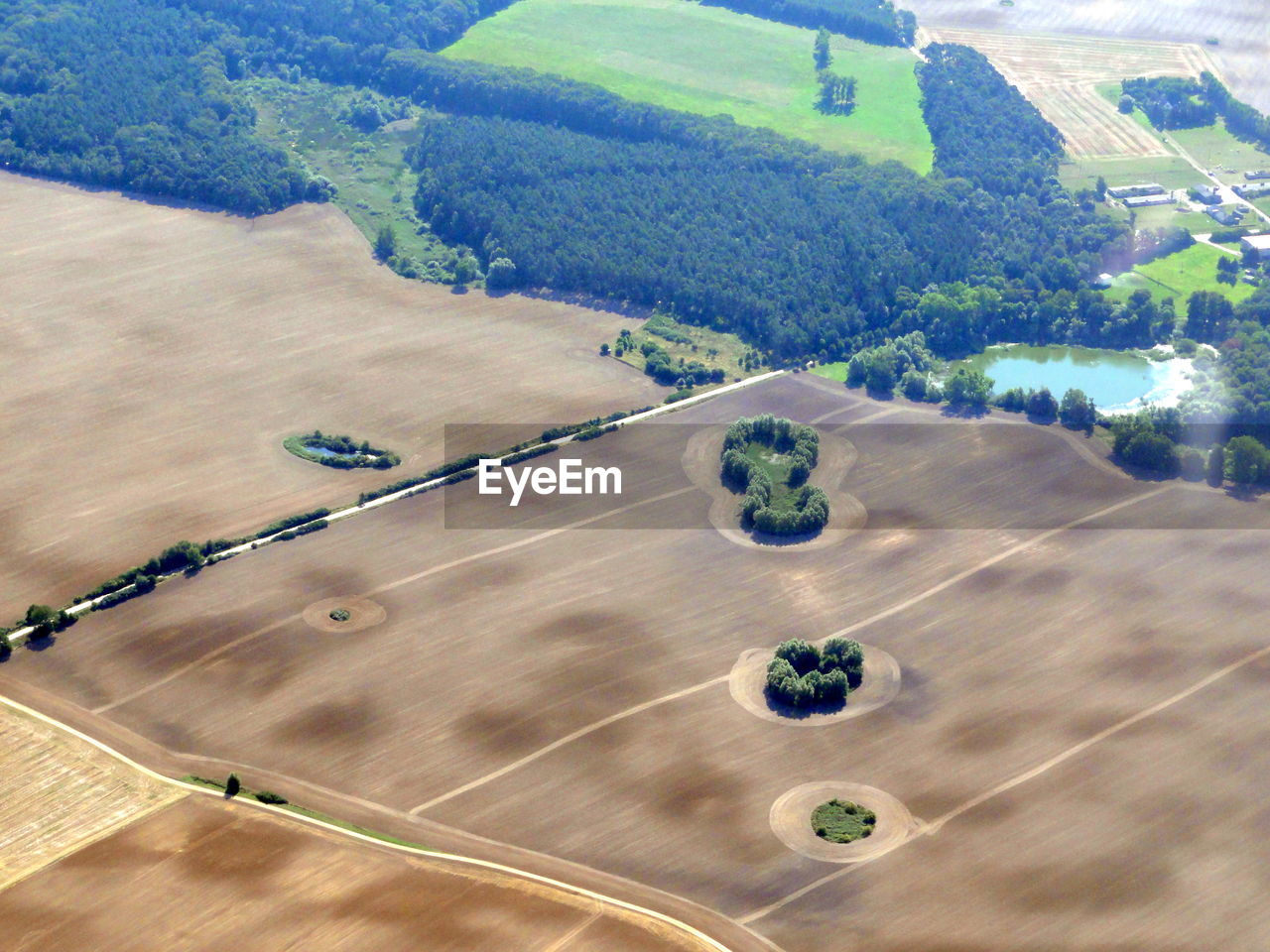 HIGH ANGLE VIEW OF ROAD ALONG LANDSCAPE