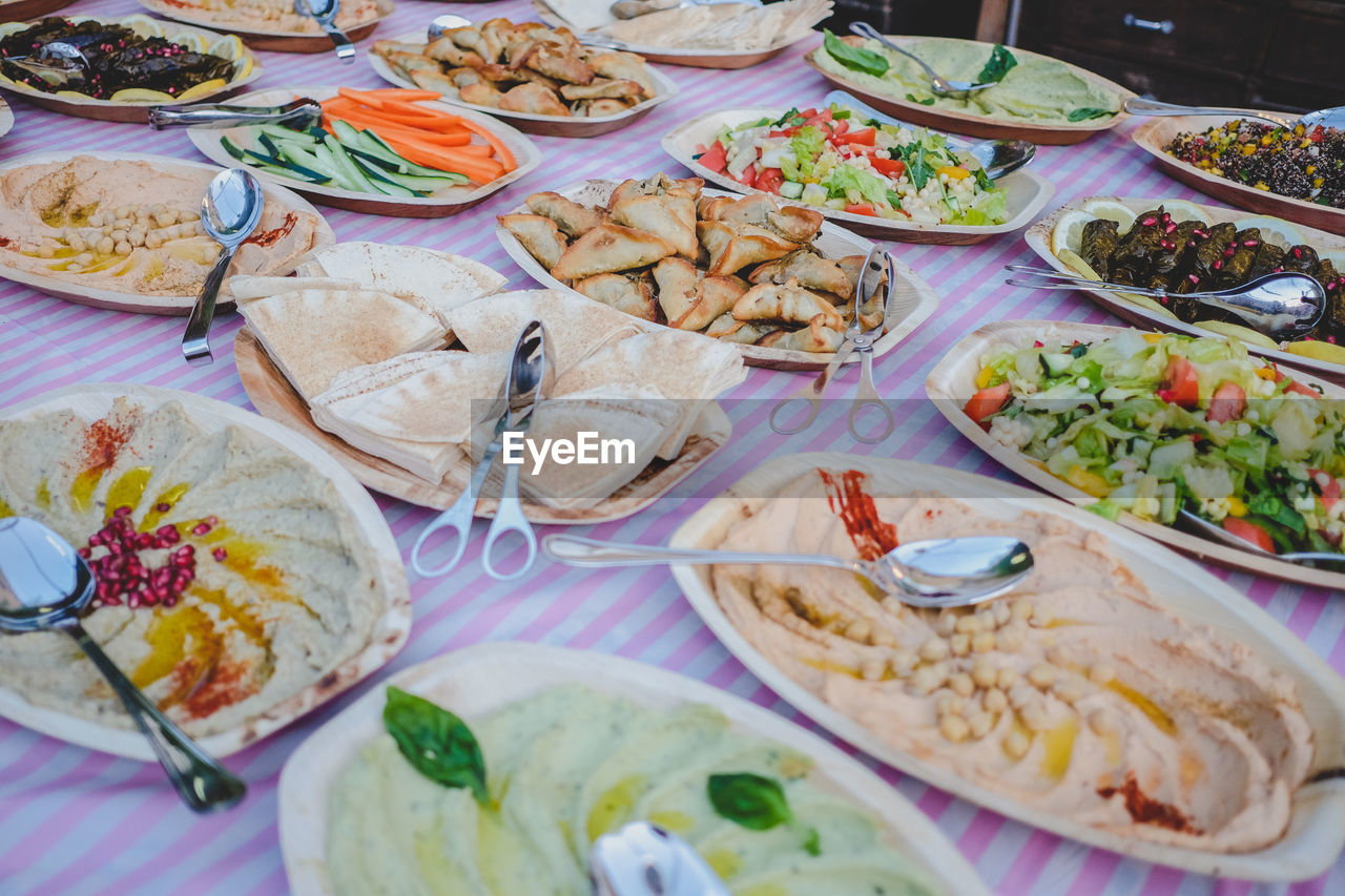 HIGH ANGLE VIEW OF MEAL SERVED IN PLATE