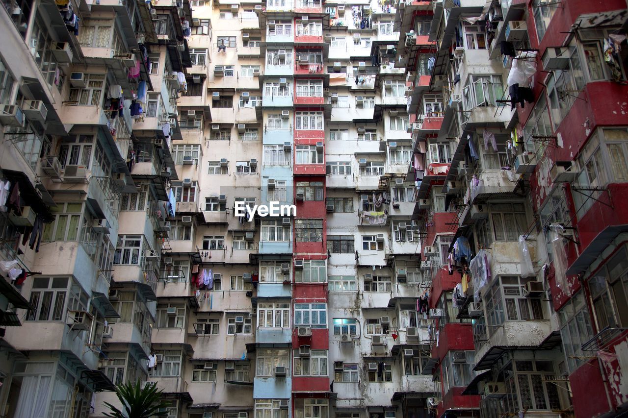 FULL FRAME SHOT OF MULTI COLORED BUILDINGS