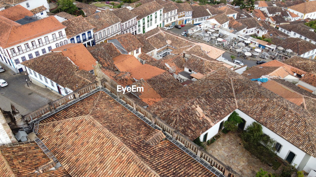 architecture, high angle view, building exterior, built structure, residential area, city, aerial photography, roof, building, day, neighbourhood, residential district, no people, suburb, outdoors, nature, house, bird's-eye view, street, town, transportation