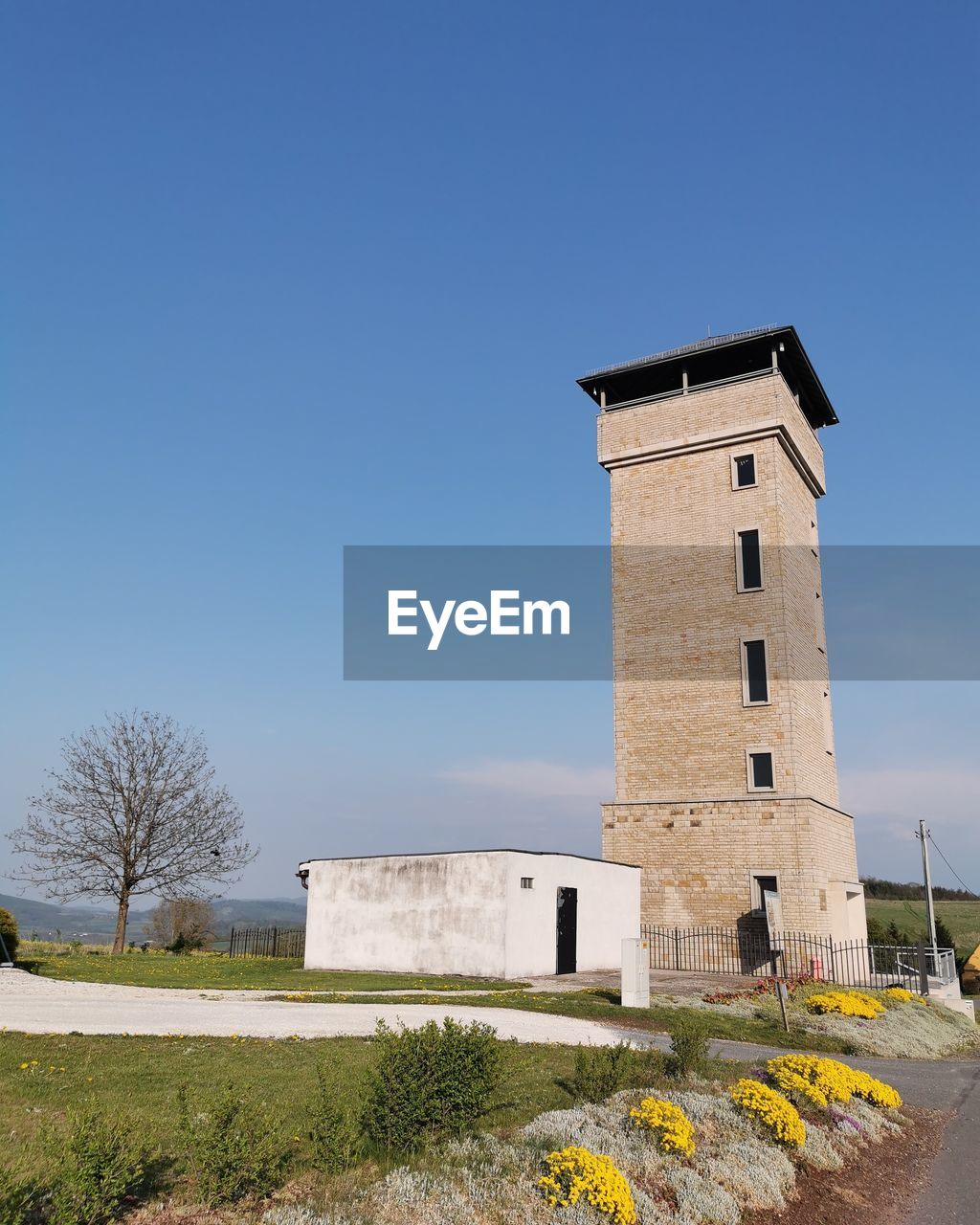 LOW ANGLE VIEW OF CASTLE AGAINST CLEAR BLUE SKY