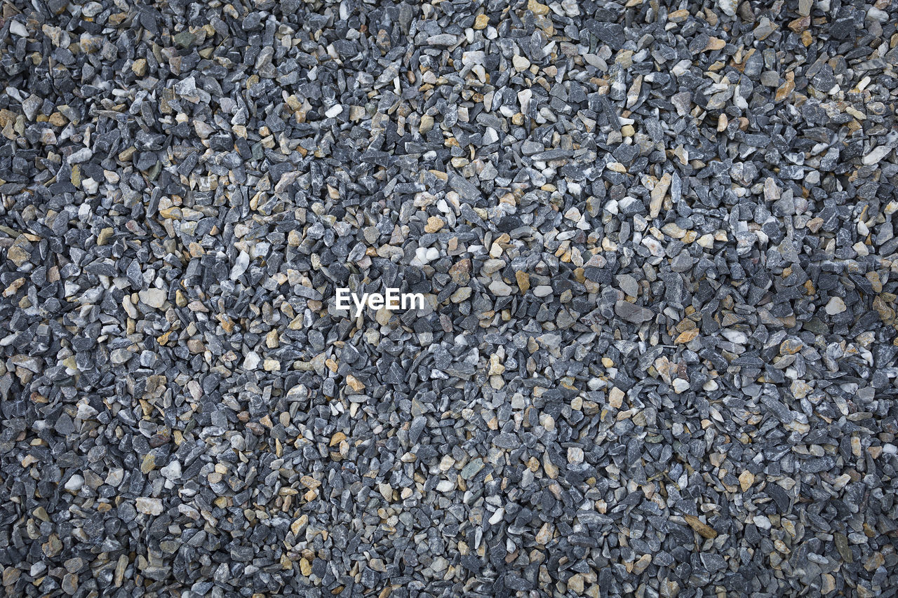 HIGH ANGLE VIEW OF STONES ON PEBBLES