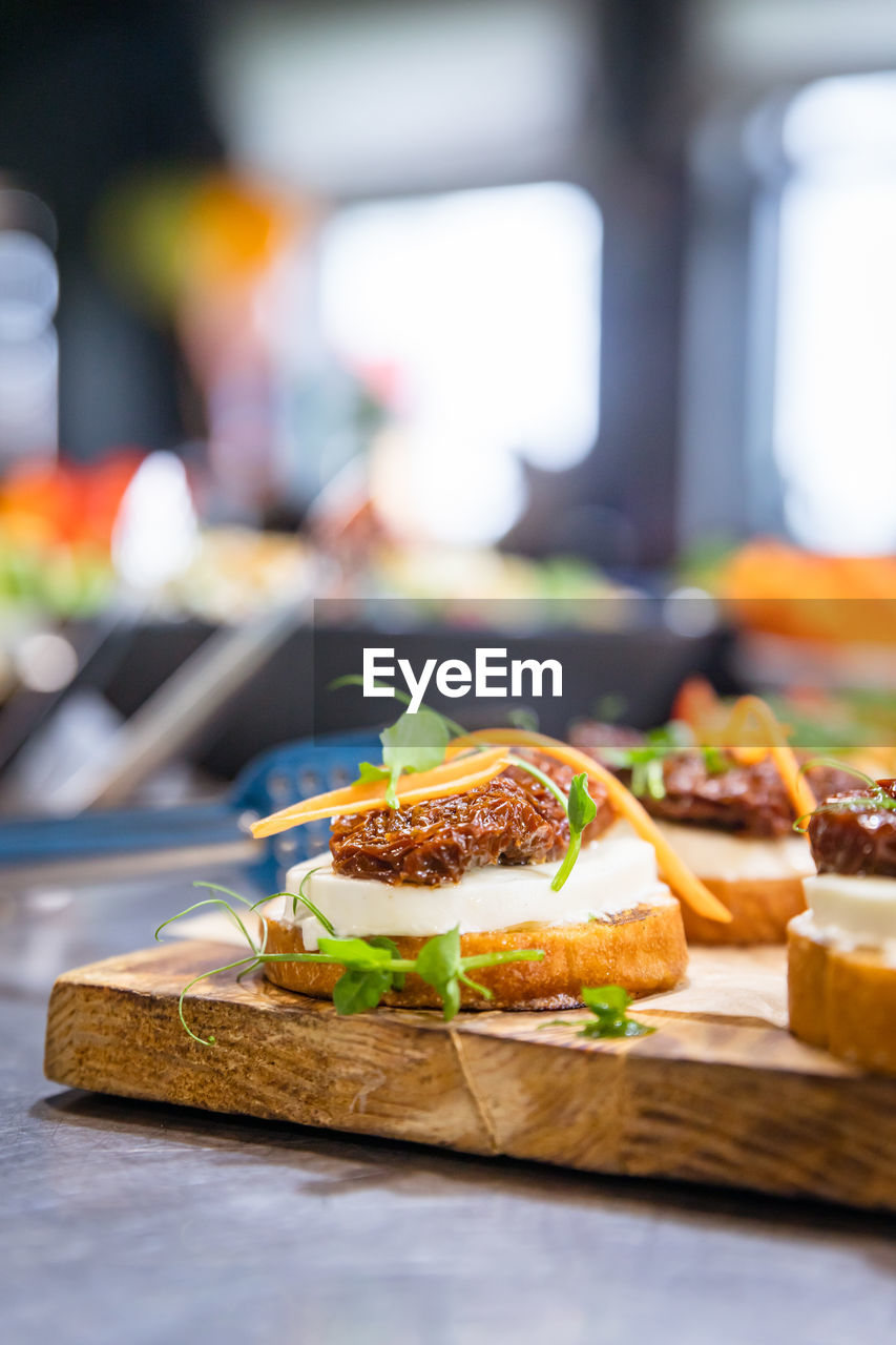 food and drink, food, meal, brunch, healthy eating, freshness, bread, vegetable, fast food, lunch, sandwich, restaurant, breakfast, indoors, dish, no people, selective focus, meat, fruit, hamburger, table, focus on foreground, business, baked, wellbeing, day