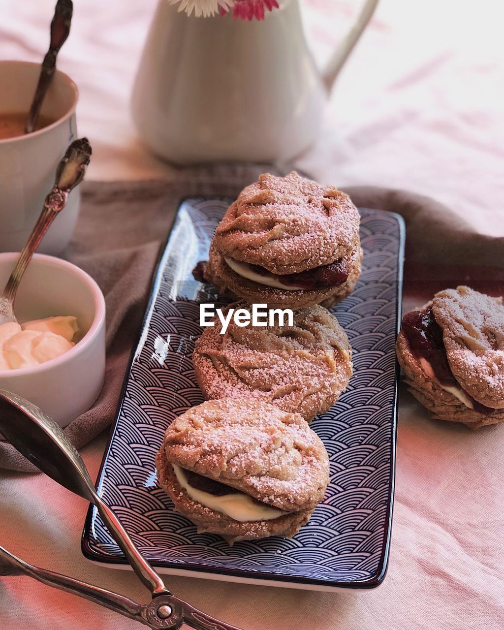 HIGH ANGLE VIEW OF DESSERT IN TRAY