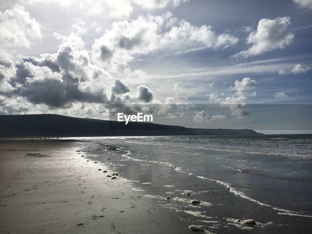 SCENIC VIEW OF BEACH AND MOUNTAINS AGAINST SKY