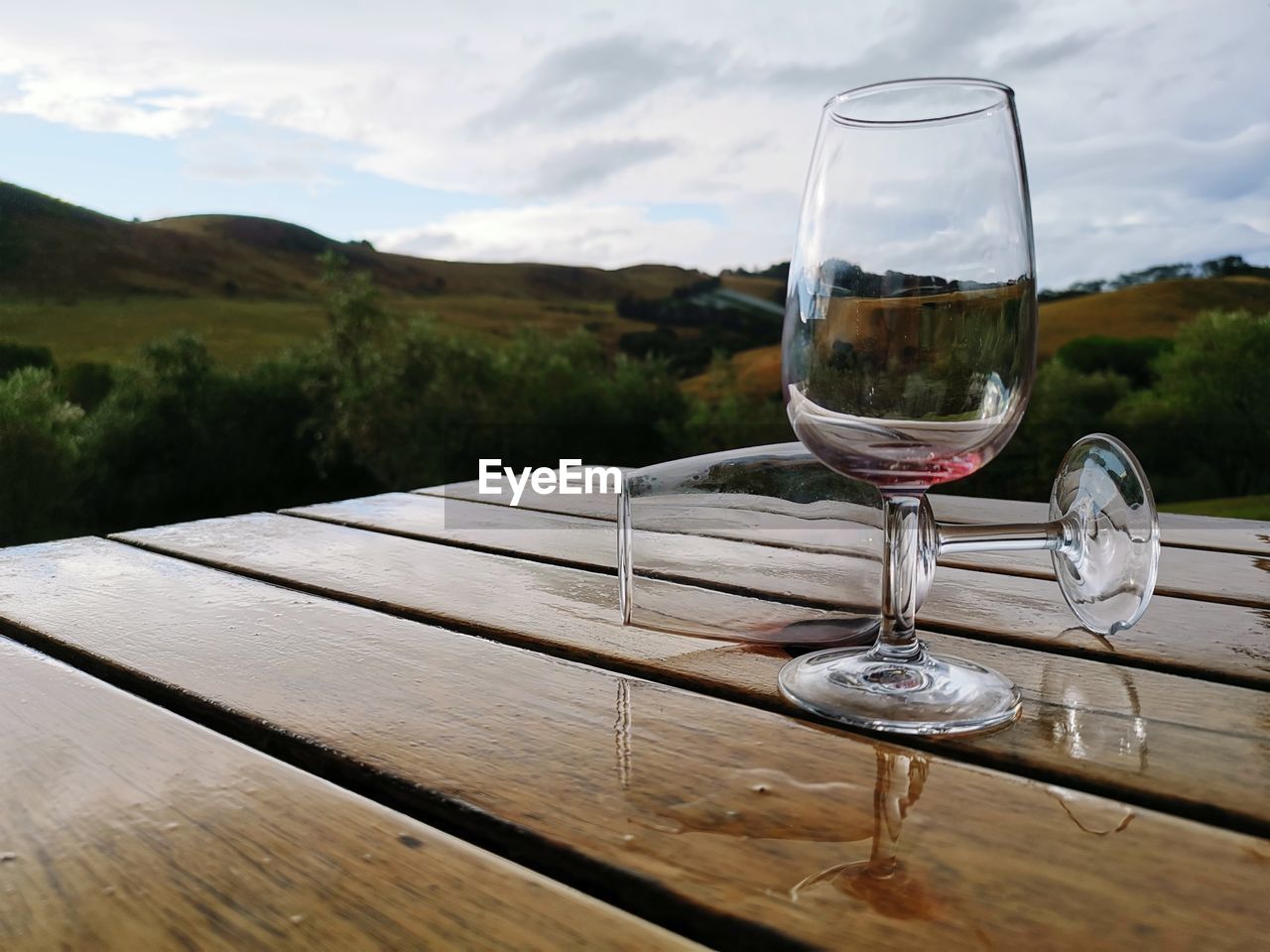 CLOSE-UP OF WINEGLASS ON TABLE